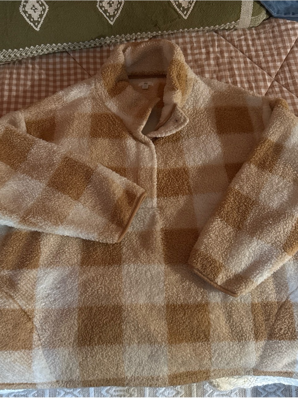 dip Checked Sherpa Jacket in Cream and Tan